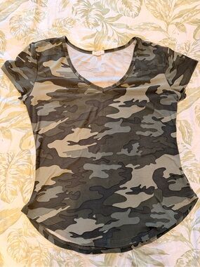 Ardene Camo V-Neck Short Sleeve Tee